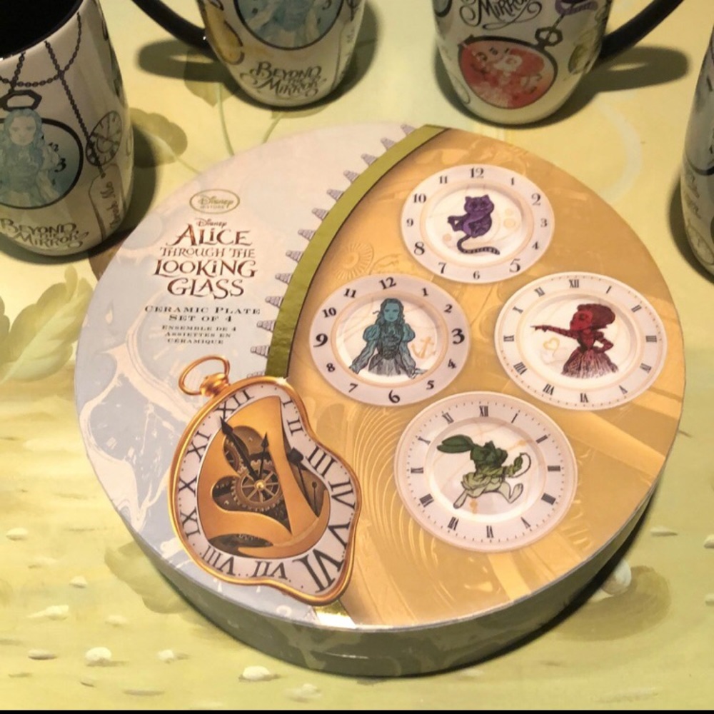 Disney Tim Burton Alice in Wonderland Dessert Plates NIB